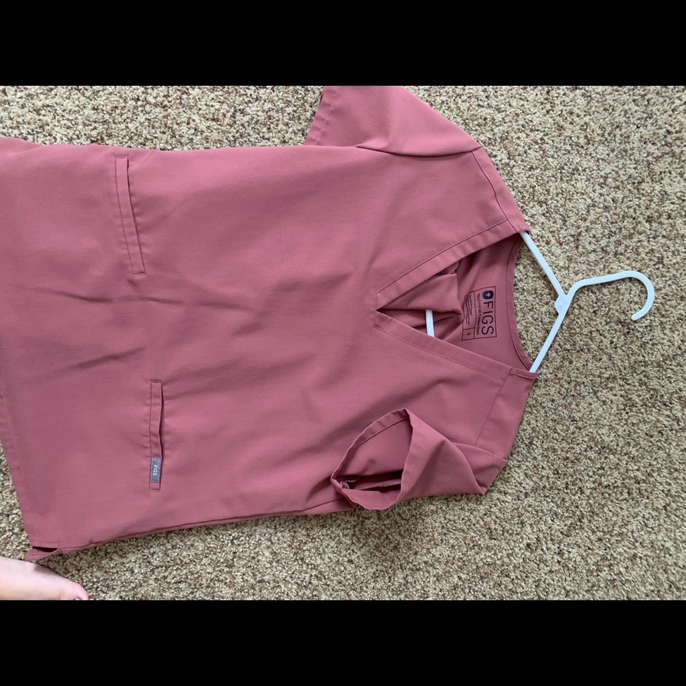 Size small FIGS set
